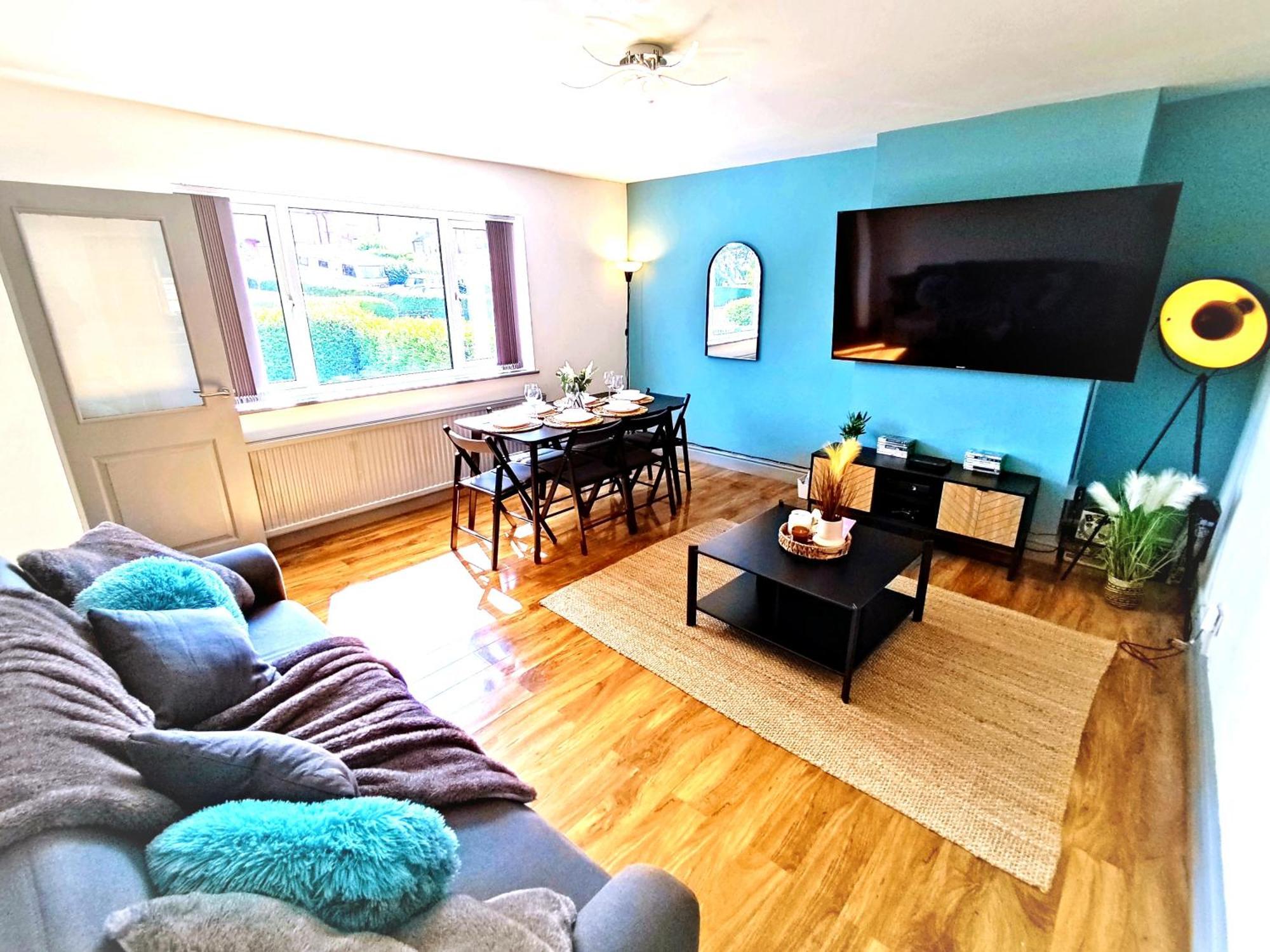 Comfortable 3 Bedrooms Leeds Beach House - Ideal For Family And Contractors - Free Parking For 2 Cars Exterior foto