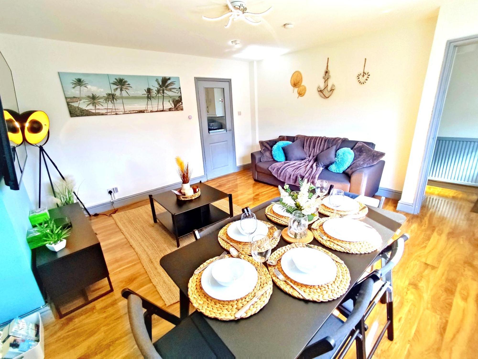 Comfortable 3 Bedrooms Leeds Beach House - Ideal For Family And Contractors - Free Parking For 2 Cars Exterior foto