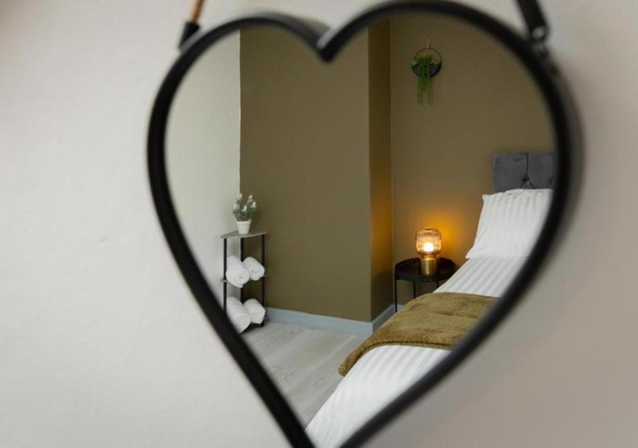 Comfortable 3 Bedrooms Leeds Beach House - Ideal For Family And Contractors - Free Parking For 2 Cars Exterior foto