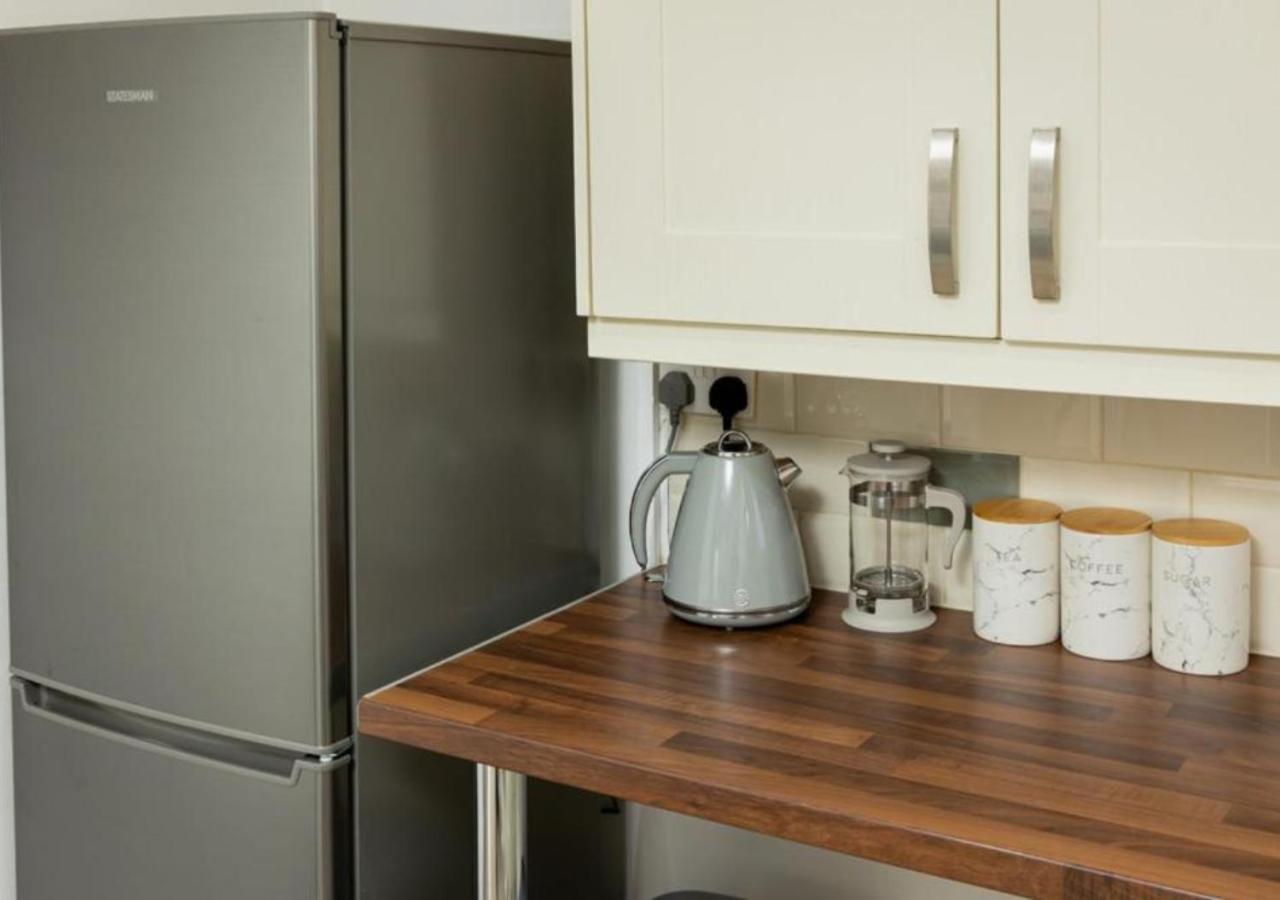 Comfortable 3 Bedrooms Leeds Beach House - Ideal For Family And Contractors - Free Parking For 2 Cars Exterior foto