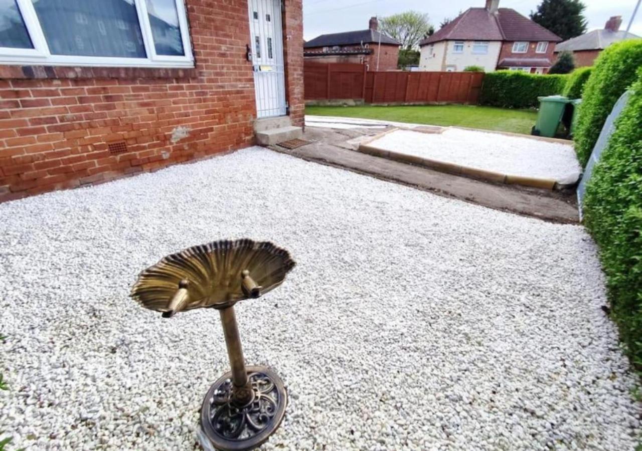 Comfortable 3 Bedrooms Leeds Beach House - Ideal For Family And Contractors - Free Parking For 2 Cars Exterior foto