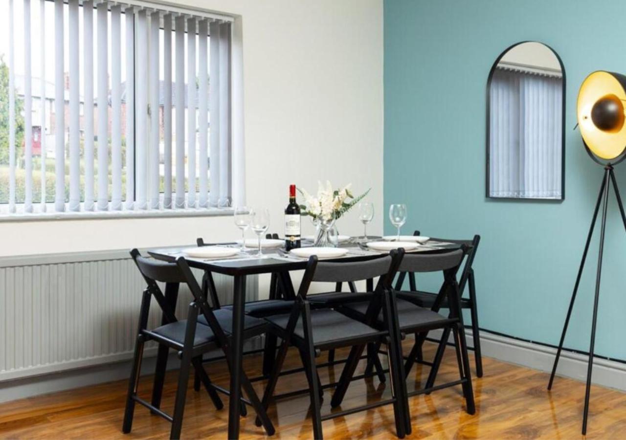 Comfortable 3 Bedrooms Leeds Beach House - Ideal For Family And Contractors - Free Parking For 2 Cars Exterior foto